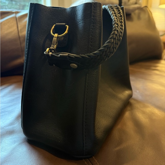 🦋PLG Butterfly Bucket Bag — Pebbled Black - Picture 3 of 8